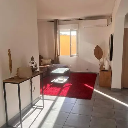 Maison A 800m Des Remparts Holiday home *